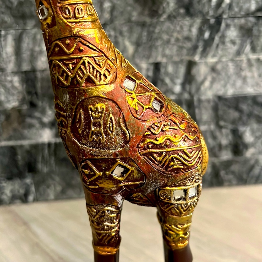 A pair of giraffe small statues.